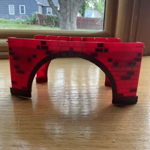 Thomas & Friends Red Brick Curved Tunnel Bridge - Picture 1 of 6